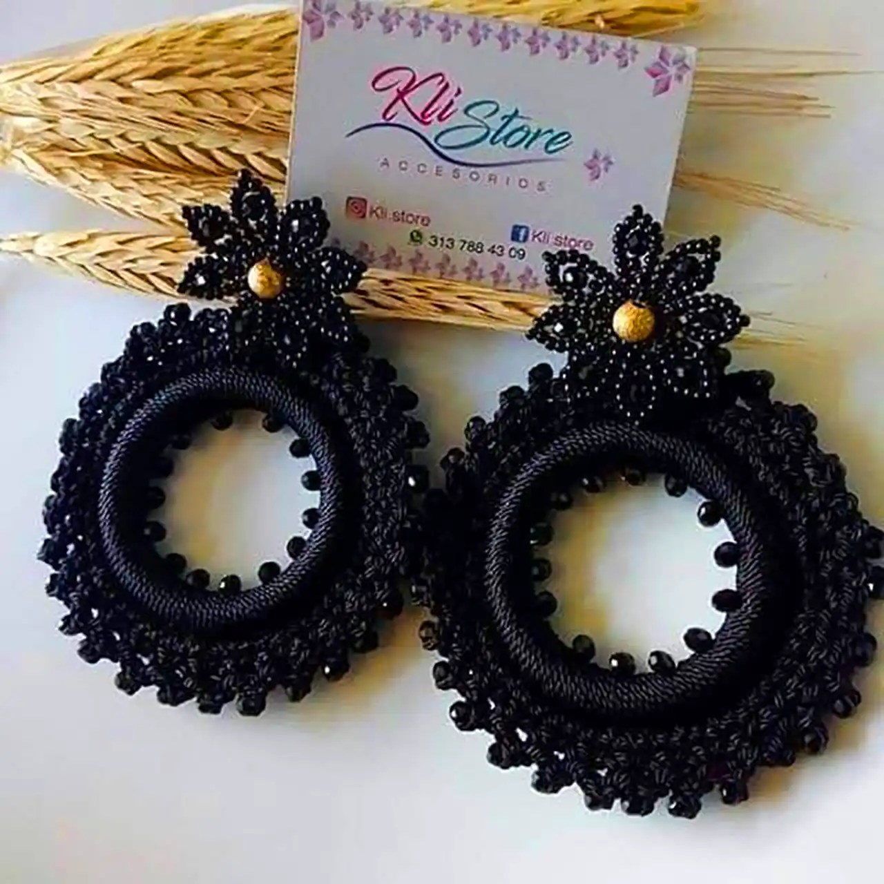 گوشواره شیک و دستساز مشکی 