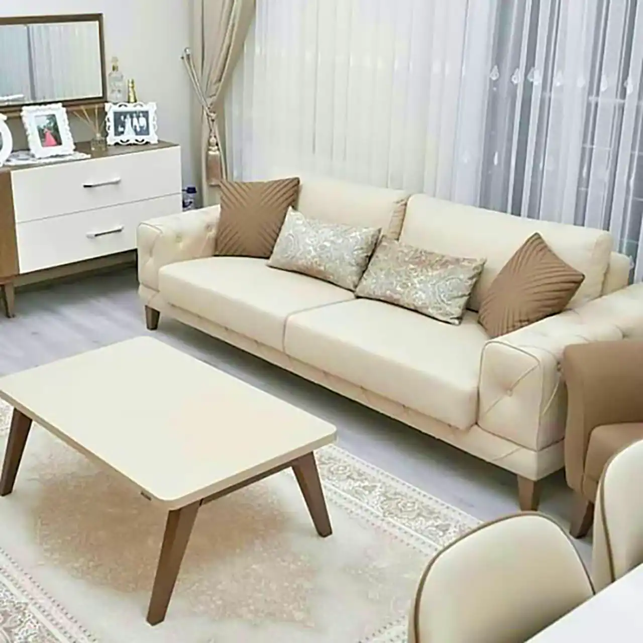 کاناپه شیری مینیمال