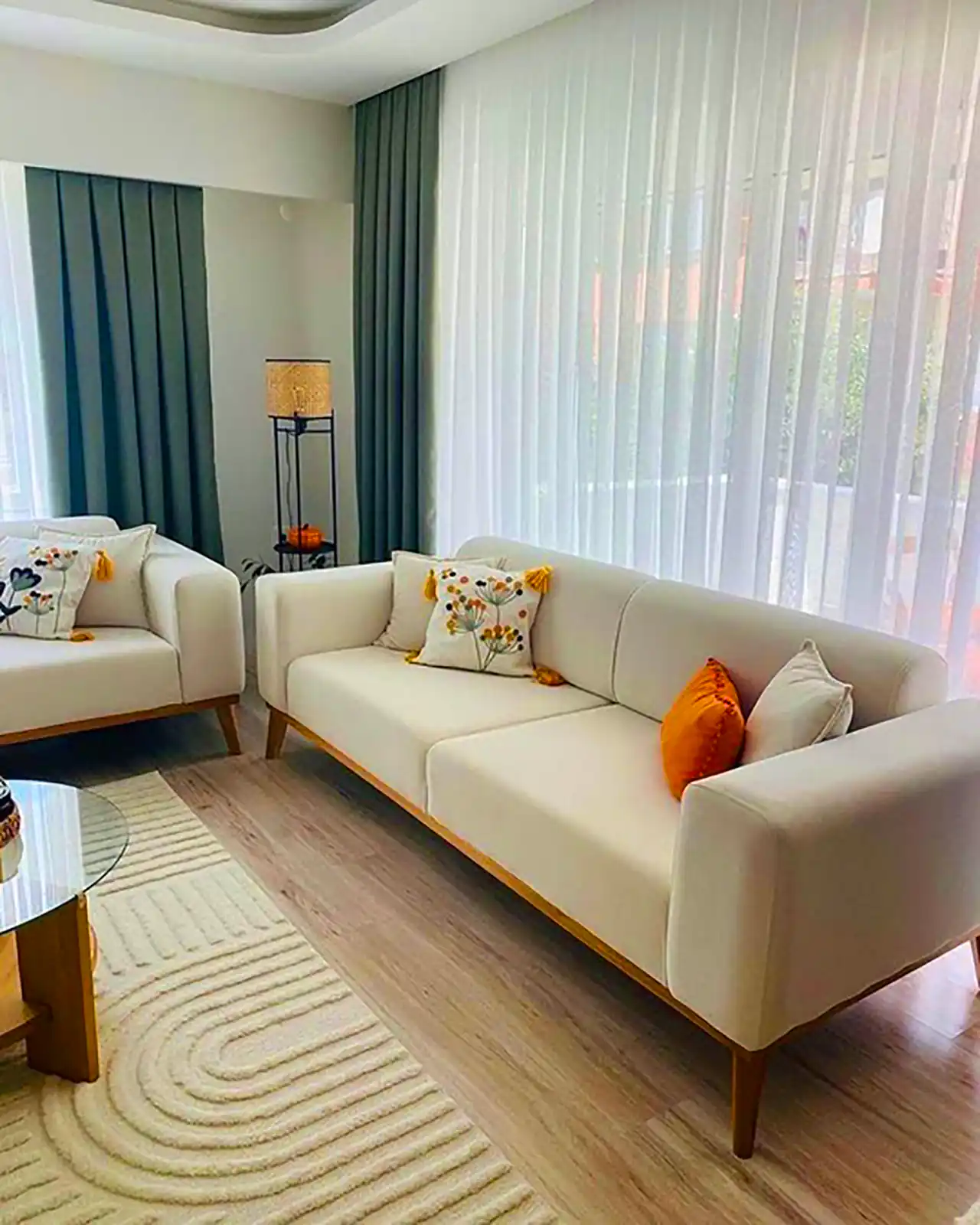 کاناپه شیری مینیمال