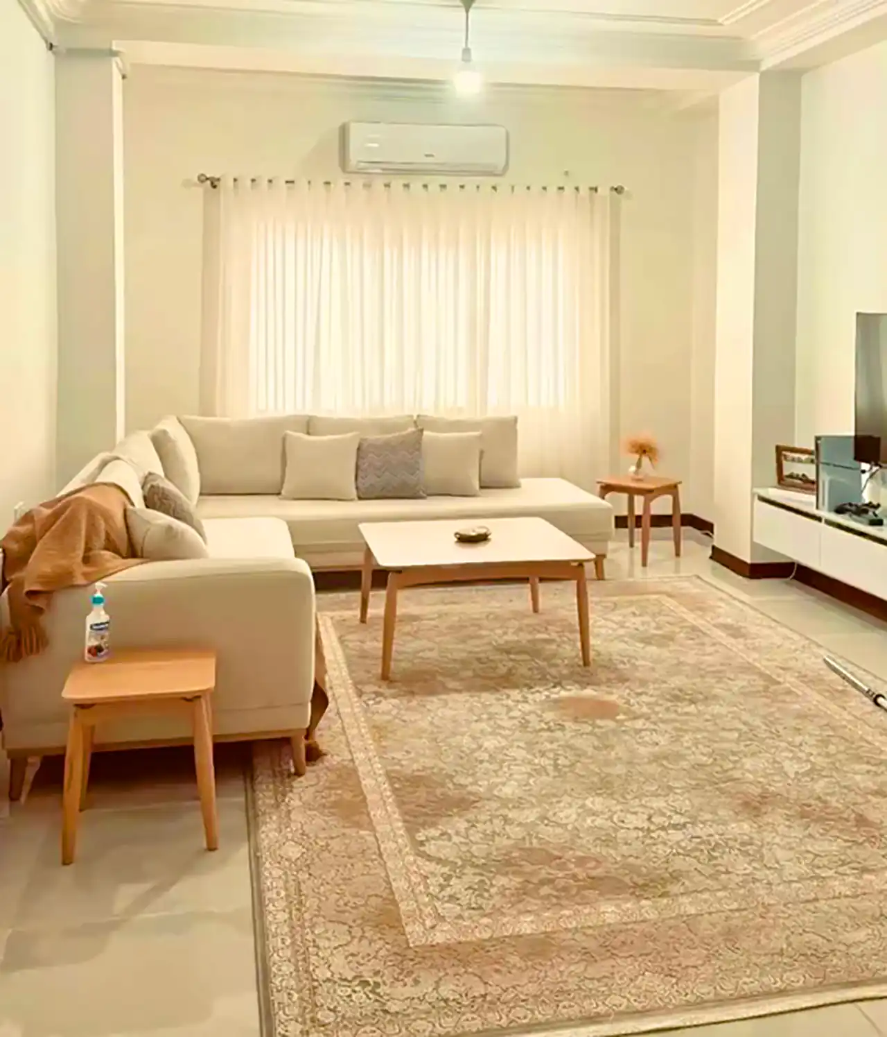 کاناپه شیری مینیمال