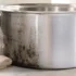تمیز کردن ظروف روحی سیاه شده؛ روش ساده برای از بین بردن تیرگی و لکه