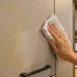 پاک کردن چربی کابینت با روش های ساده و بدون آسیب به سطح
