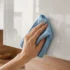 تمیز کردن کابینت های گلاس سفید و رنگی بدون خط و خش