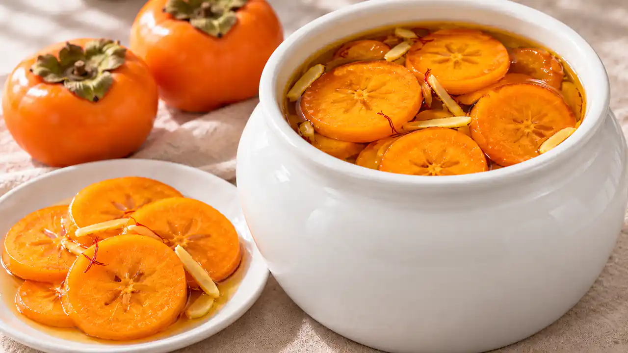 طرز تهیه ترشی خرمالو پاییزی؛ انتخاب میوه و مراحل تهیه