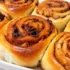 طرز تهیه رول دارچینی نرم و پف دار با خمیر خانگی